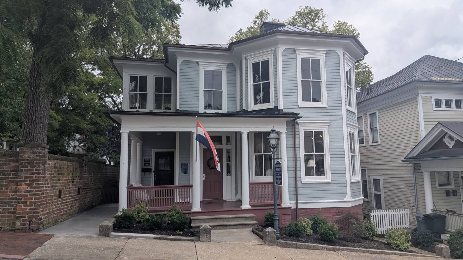 Grey victorian style home serving as gift shop and welcome center of woodrow wilson presidential library