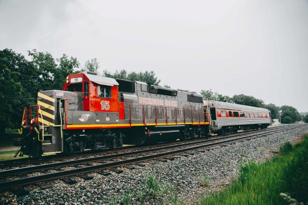 See Virginia's Shenandoah Valley By Rail On The Virginia Scenic Railway