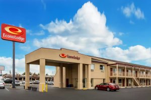 Econo Lodge-Visit-Staunton-Va