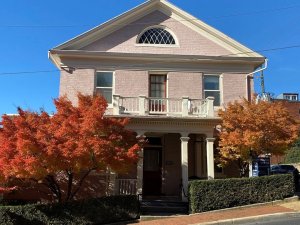 7382019f2692dc957dea962cf48e3bd7533e42b2a0733e0f39107d62db284e7a-visit-staunton-va
