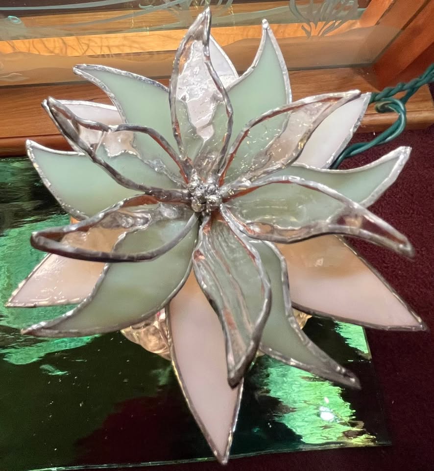Event 42809 stained glass poinsettia workshop-visit-staunton-va