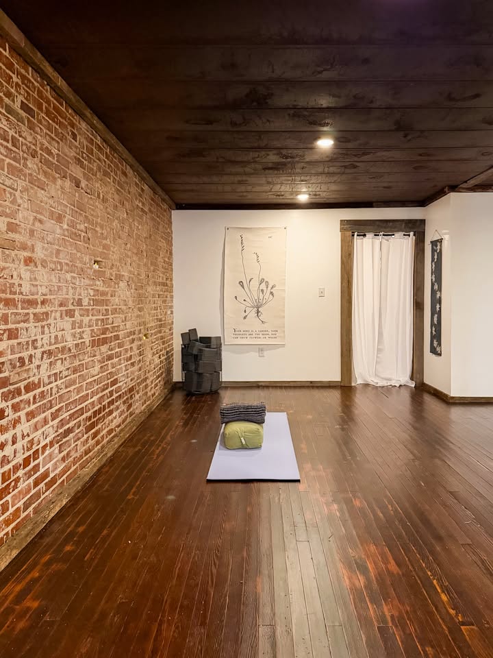 Event 44427 sunday yinyasa yoga at 400-visit-staunton-va